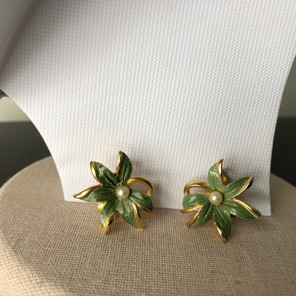 Women’s Vintage Emmons Green and Gold Floral Clip On Earrings - Picture 3 of 6